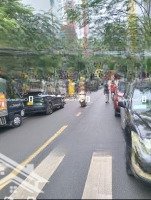 Bán Nhà Mặt Ngõ Sầm Uất Như Mặt Phố Ở Duy Tân - Kinh Doanh Rất Tốt - Vị Trí Đắc Địa - Hè Rộng