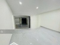 Cho Thuê Tầng Trệt Văn Phòng, Nhà Mới Hoàn Thiện, Có Hầm, Có Thang Máy
