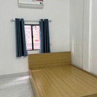 Cho thuê nhà riêng ngõ 491  Đê La Thành 5 tầng, 6 phòng ngủ, 15 triệu/th