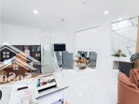 Tầng Trệt Góc 2 Mặt Tiền, Full Nội Thất, Thang Máy, Máy Lạnh, Hầm Xe, Giá Bán 15 Triệu - Vạn Phúc City