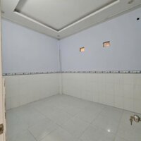 Nhà 2 phòng trung tâm có cổng rào an ninh