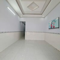 Nhà 2 phòng trung tâm có cổng rào an ninh