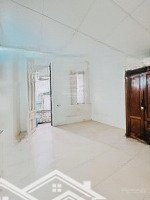 Bán Nhà 5.95Tỷ 4.6M Mặt Tiền Hồ Hoàng Cầu Phố Trần Quang Diệu Nhà 2 Tầng Cũ
