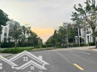 Nhà Phố 1 Trệt 2 Lầu, Tt 879 Triệu, Ngân Hàng Hỗ Trợ 70%, Cạnh Bên Vinhomes Green City, 0904508143