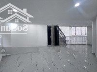 Shophouse Hoàn Thiện Cơ Bản Có Thang Máy, Giá Chỉ 40 Triệu/Tháng Mặt Tiền Song Hành Lakeview City