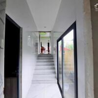 Nhầ gần sân bay Liên Nghĩa Đức Trọng, thích hợp kinh doanh