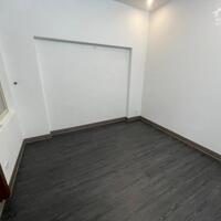 Nhỉnh 240tr/m2 Chính chủ cách mặt phố Lê Văn Lương 100m, 37m2''5T''3.5 CG