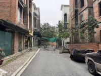 Bán Gấp Căn Biệt Thự Thô,Diện Tích123M2, Cạnh Chợ Vàng, Xã Cổ Bi, Hai Mặt Đường Trước Sau Cực Đẹp.