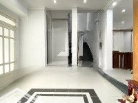 Cho Thuê Nhà Căn Góc Ngay 2 Mặt Tiền 5X20M 4 Tầng Đường 34