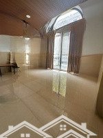 Cho Thuê Văn Phòng 1 Trệt 1 Lửng , Dt: 7X20M Tại Phố Đi Bộ Royal Vạn Phúc City