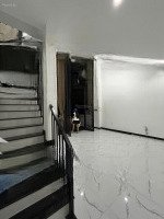 Cho Thuê Văn Phòng Trong Nptm Vinhomes Giá Chỉ 16 Triệu/Tháng, Đầy Đủ Máy Lạnh, Nhà Mới 100%
