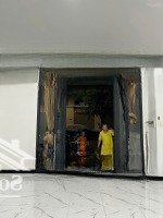 Cho Thuê Văn Phòng Trong Nptm Vinhomes Giá Chỉ 16 Triệu/Tháng, Đầy Đủ Máy Lạnh, Nhà Mới 100%