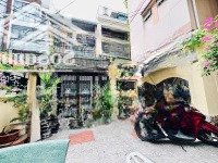 Bán Biệt Thự Tại Đường Phan Xích Long - P3 - Q Phú Nhuận - Dt: 11 X 20M - Gía: 36 Tỷ