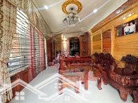 Bán Nhà Mái Thái Gỗ Đỏ Cao Cấp Kẹt Tiền Bán Gấp