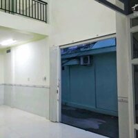 Nhà rộng góc 2 mặt tiền phù hợp làm văn phòng, spa