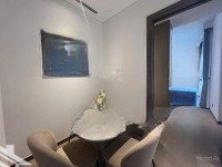 Nội Thất Cao Cấp Thiết Kế Tối Giản, Trần Cao, Cửa Kính Rộng Đón Ánh Sáng Tự Nhiên Sàn Gỗ Sang Trọng