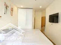 Sunrise City North, 3 Phòng Ngủ, 2 Vệ Sinh Đủ Nội Thất, Có Ban Công View Hồ Bơi, 25 Triệu/ Tháng