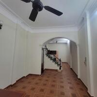 Cho thuê nhà Phân Lô ô tô Đầm Trấu, 4 tầng x 50m2, 5 ngủ, 18 Triệu làm VP, KD online