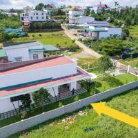 Nhà vườn ở Bảo Lộc có 200m2 thổ cư, full nội thất, đường lớn