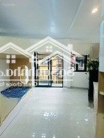 Giữa Trung Tâm - Bách Kinh Xây - Khách Thuê Tấp Nập - 15M Ra Đường Ô Tô - Dòng Tiền 300 Triệu/ Năm.
