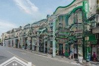 Cho Thuê Lô Góc 2 Mặt Tiền Phố Trung Hòa - Cầu Giấy, Dtsd 700M2, 5 Tầng, Thang Máy,Giá 250 Triệu/Tháng
