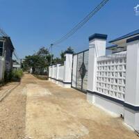 Hàng hiếm thổ cư để định cư phaan lô tại thôn 11- Hòa Phú- BMT giá chỉ #82tr/m. Dài 23m, Đường QH rộng 13,5m   Cách Sau Hoa Viên Hòa Phú: 20m*23m Tc100m2. Hướng Đông mát mẻ  Giá đầu tư định cư: 82tr/m (bớt lộc, bên bán ...