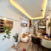 BÁN NHÀ ĐƯỜNG LÊ TỰ TÀI - NHÀ ĐẸP NỞ HẬU - CĂN GÓC 2MT - HẺM XE HƠI - TRUNG TÂM PHÚ NHUẬN - 2 TẦNG - 2 PN - NHÌNH 4 TỶ