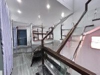 Nhà Gốc Dân Xây Độc Lập. Sau Nhà Mặt Đường Trung Lực, Đường 3 Ô Tô Tránh Nhau,