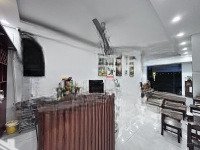 Nhà Gốc Dân Xây Độc Lập. Sau Nhà Mặt Đường Trung Lực, Đường 3 Ô Tô Tránh Nhau,