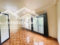 Hiếm 5.4 Tỷ Nhà Dân Xây 42M2, 4 Tầng, 3 Phòng Ngủ Trung Tâm Q. Long Biên Gần Ô Tô