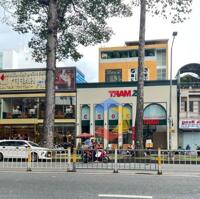 Cho thuê nhà Trần Hưng Đạo, Quận 1. DT: 15*20, trệt 4 lầu, giá 600tr
