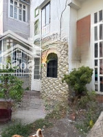 Chính Chủ Bán Nhà Gấp :24M2. 2,25 Tỷ, Sổ Hồng Riền, Hẻm Xe Hơi, Cách Quốc Lộ 13 Chỉ 50M. Hàng Hiếm