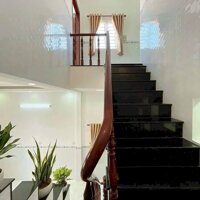 Bán nhà trệt lầu hẻm 388 Nguyễn Văn Cừ