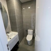 Cho thuê căn hộ cao cấp BRG Lê Văn Lương, 155m2, 4 ngủ, 3 WC ở gia đình, vào được ngay