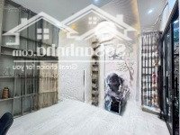 Bán Nhà 55 M 5 Tầng,Nguyễn Văn Cừ,Full Nội Thất Hai Thoáng,Ô Tô Đỗ Cửa 5 Phút Sang Phố.