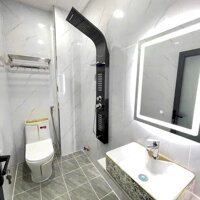 Siêu Phẩm 6 Tầng, Huỳnh Thị Hai, 60m2, Cực đẹp lung linh Đường 5m Thông Tứ Tung xe hơi ngủ trong nhà
