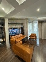 Nhà 5 Tầng Thang Máy, Gần Hồ Tây, 42M, 3 Phòng Ngủ Full Nội Thất Ô Tô Đỗ Gần, Giá Tốt 6.5 Tỷ!