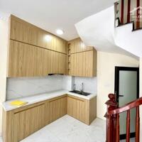 Bán nhà Đàm Quang Trung,Long Biên 5 tầng,30m,mt4m gần oto nhỉnh 5 tỷ