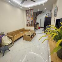 Chủ chuyển nhà lên phố nên nhờ em bán căn nhà 5 tầng tại Kim Hoàng, 30m2, đầy đủ nội thất