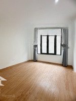 Cực Hiếm, 7 Tỷ Có Ngay Nhà Hộ Khẩu Bồ Đề, Đầy Đủ Nội Thất Về Ở Luôn, 45M2, Ô Tô Đỗ Sát Nhà