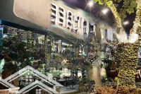 Cho Thuê Mbkd Phố Trung Kính.diện Tích 120M2,Mặt Tiền 10M Vị Trí Cực Đẹp,Nhận Diện Tốt ,Vỉa Hè Rộng
