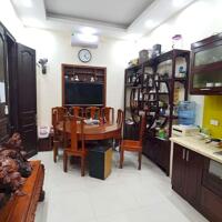 Bán nhà 5 tầng 40m2 đường Cầu Giấy, 30m ra oto, Gần phố, An sinh tốt, Ngõ thông, Ở hoặc cho thuê
