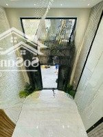 Sát Mặt Tiền, Gần Mercedes, Chợ Hạnh Thông Tây, Xe Hơi Ngủ Trong Nhà