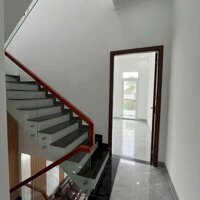 Nhà mặt tiền mới xây 1 lầu 1 trệt 3.2 tỷ/142m2, sổ riêng, đường thông