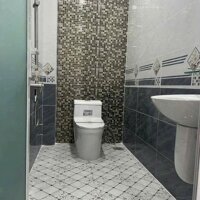 Nhà mặt tiền mới xây 1 lầu 1 trệt 3.2 tỷ/142m2, sổ riêng, đường thông