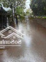 Siêu Đẹp Nở Hậu Ô Tô Ngủ Trong Đất Gần Đường Nguyễn Viết Thứ , Vành Đai 4 .