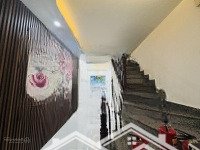35M2 Nhà Đẹp Phố Phúc Diễn, 5 Tầng Dân Xây, Ô Tô Đỗ Cửa - Giá Chỉ 7 Tỷ Nhỉnh
