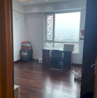 Nhanh tay sở hữu căn hộ chung cư Lô góc 3PN + 2WC, diện tích 108m2 tại Thành Thái, Dịch Vọng, Cầu Giấy, Hà Nội. Căn hộ được thiết kế hiện đại, nội thất cơ bản đầy đủ