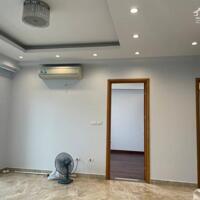 Nhanh tay sở hữu căn hộ chung cư Lô góc 3PN + 2WC, diện tích 108m2 tại Thành Thái, Dịch Vọng, Cầu Giấy, Hà Nội. Căn hộ được thiết kế hiện đại, nội thất cơ bản đầy đủ