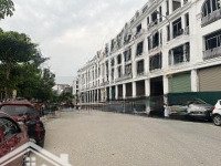 Bán Tòa Nhà Ngã Tư Thành Phố Mỹ Hào